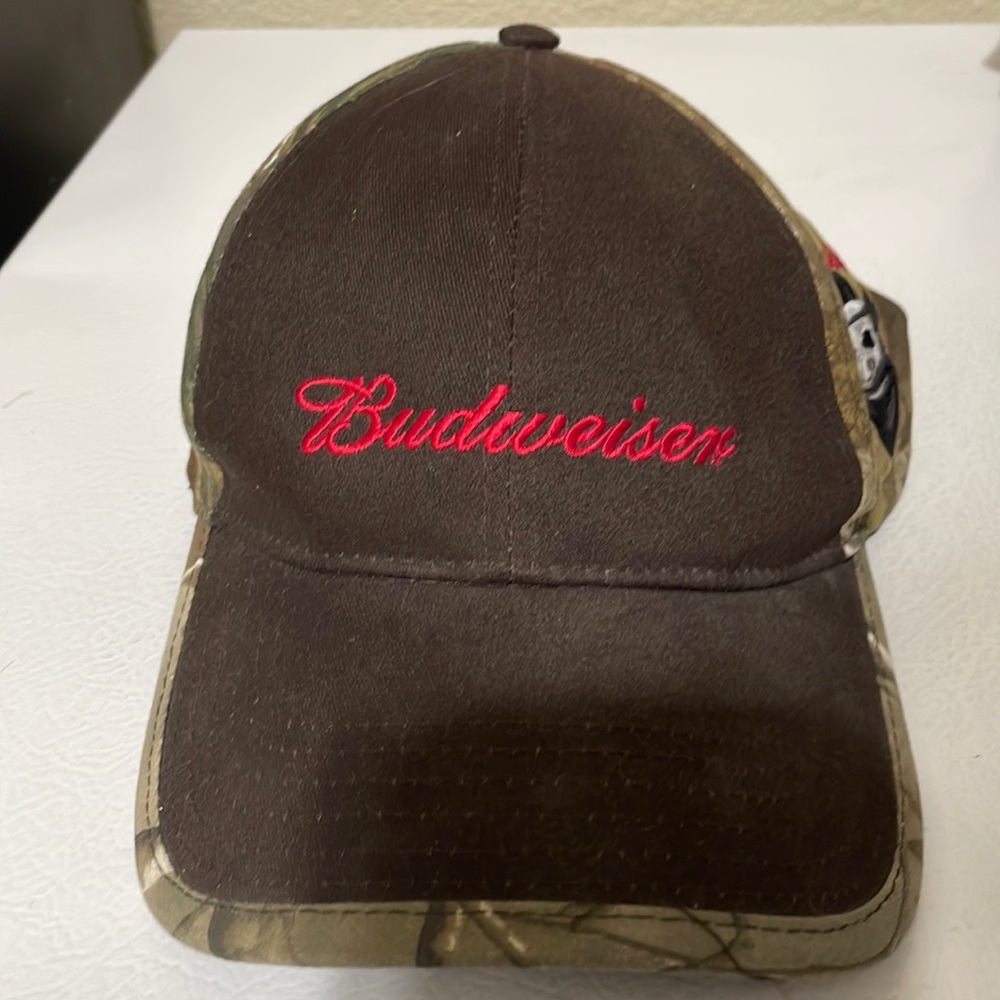 Budweiser Men’s Adjustable Outlaw Hat. Dated 2013. Good Condition.